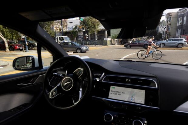 Los vehículos de Waymo se pueden conducir por sí solos. Para so cuentan con varios sensores. (Foto: AFP)